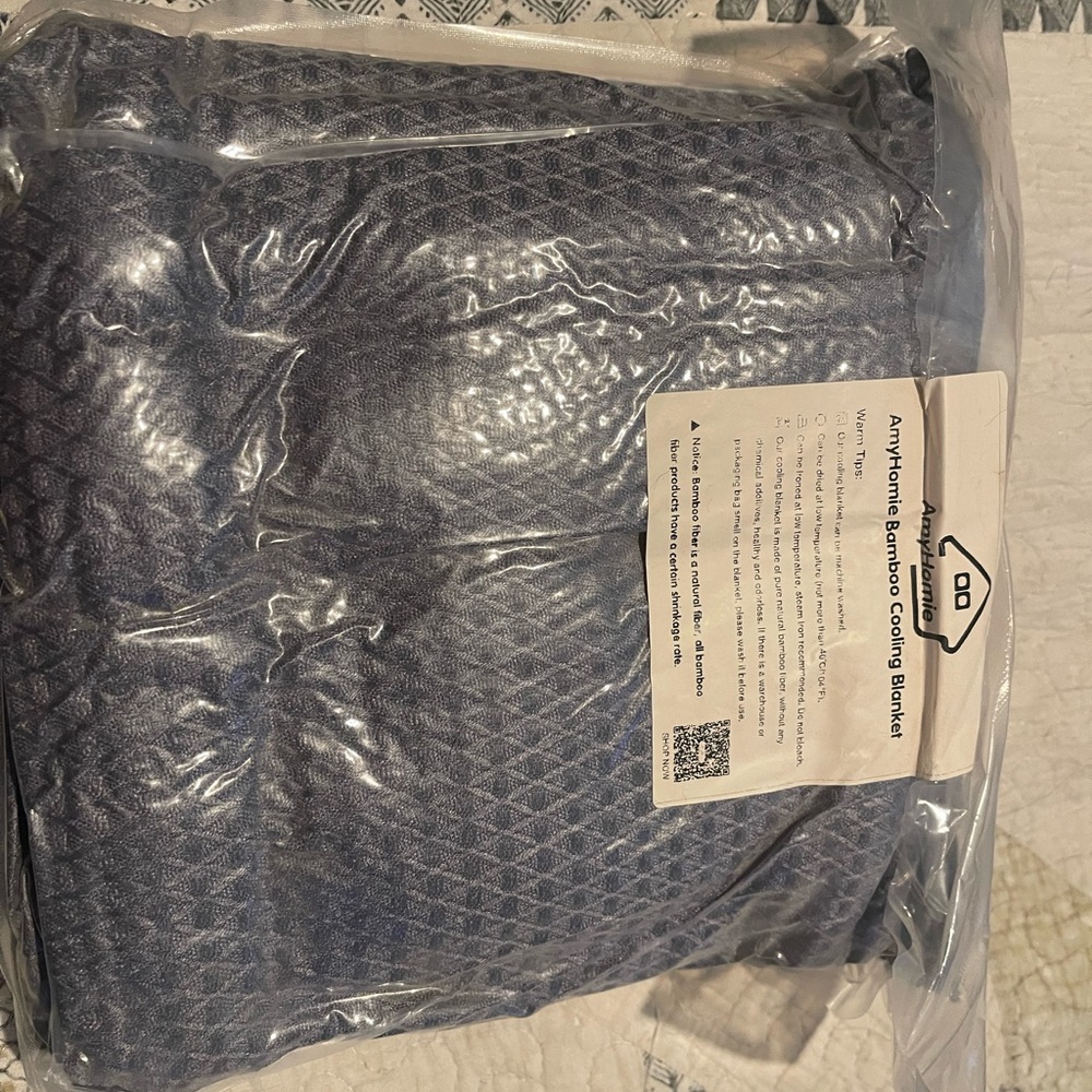 AmyHomie Bamboo Cooling Blanket